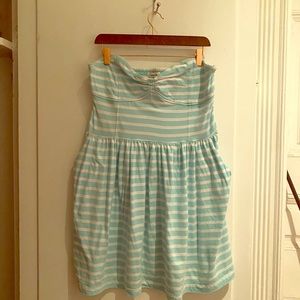 Strapless dress with POCKETS!